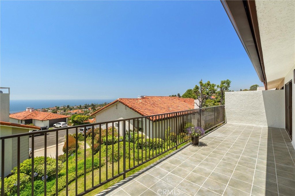 25 Ocean Crest Court