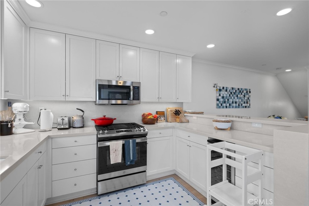 1208 Tennyson Street 8