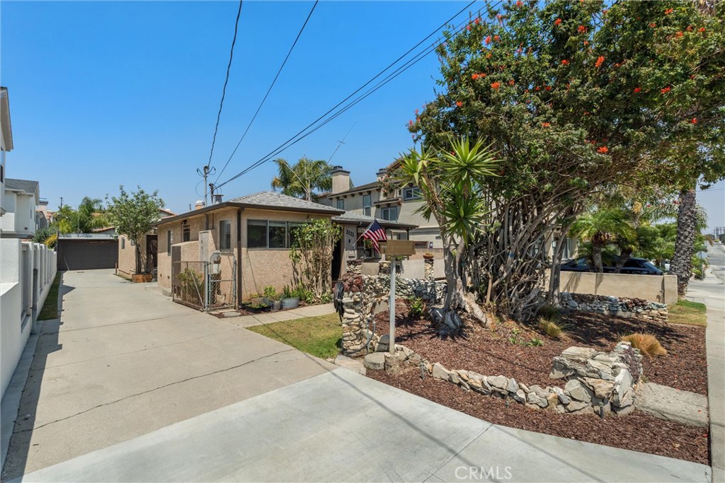 2121 Marshallfield Lane