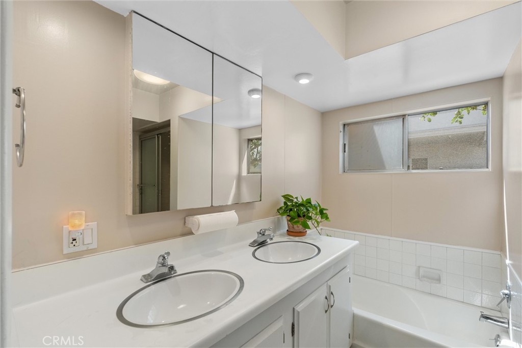 2121 Marshallfield Lane