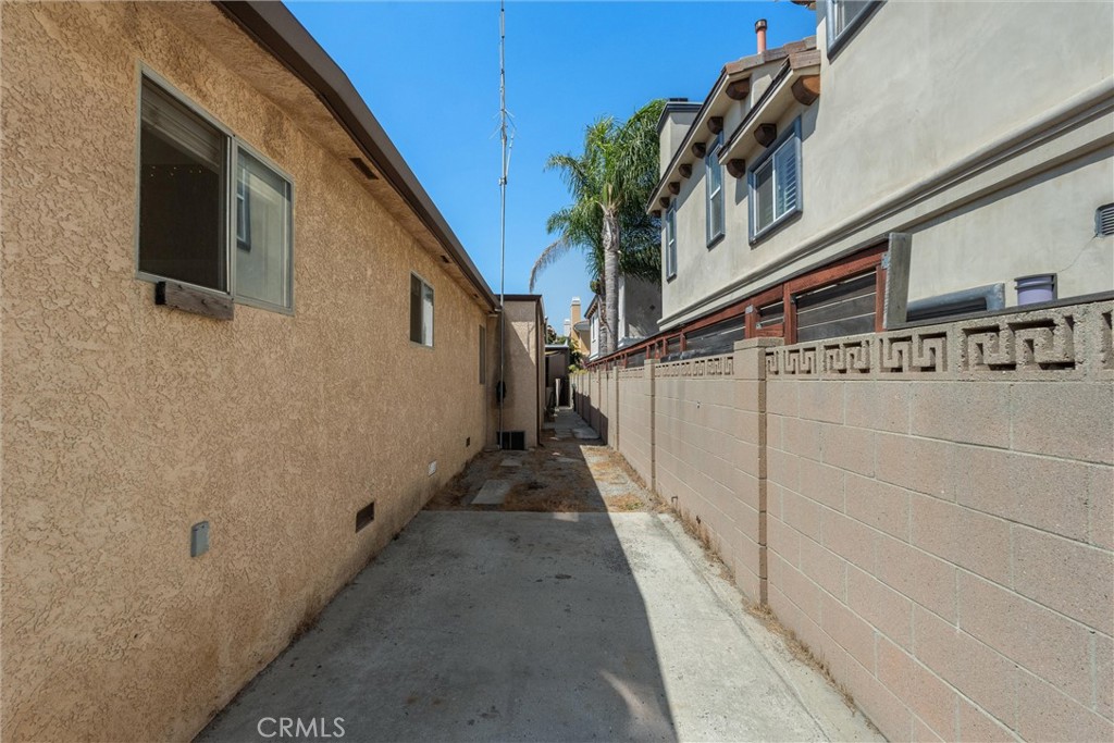 2121 Marshallfield Lane