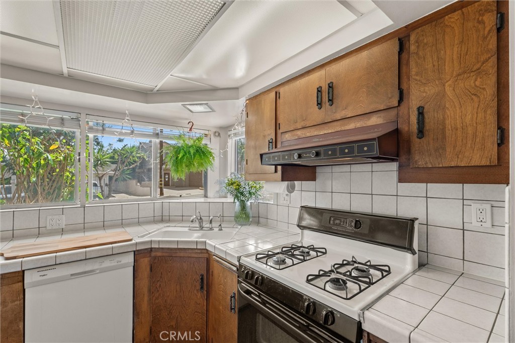 2121 Marshallfield Lane