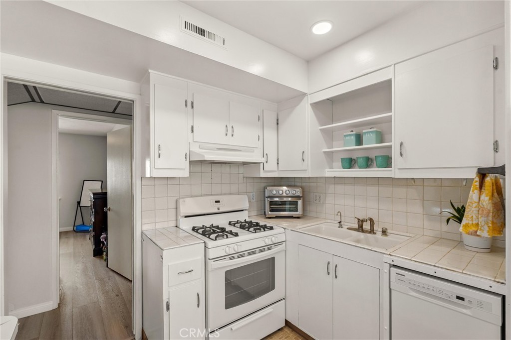 2121 Marshallfield Lane