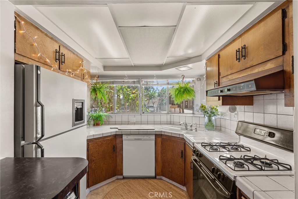 2121 Marshallfield Lane