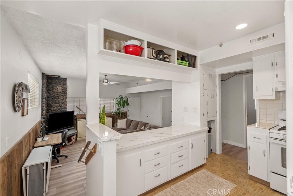 2121 Marshallfield Lane