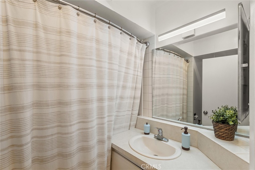 2121 Marshallfield Lane