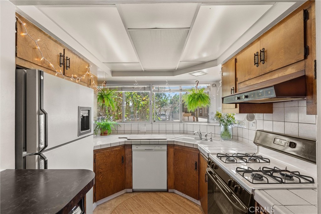 2121 Marshallfield Lane
