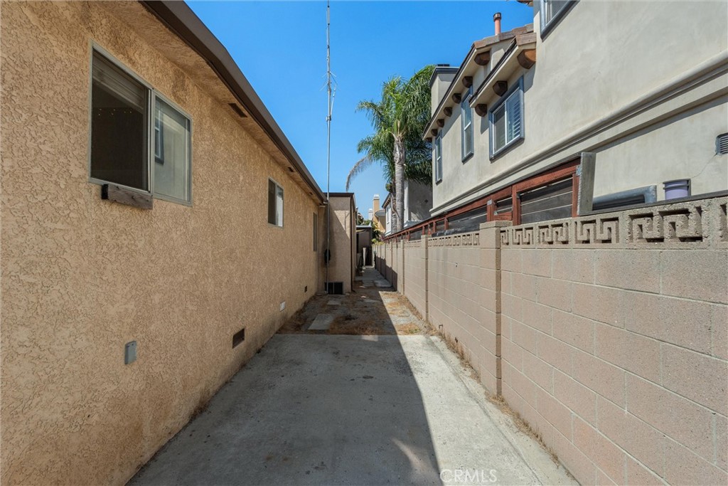 2121 Marshallfield Lane