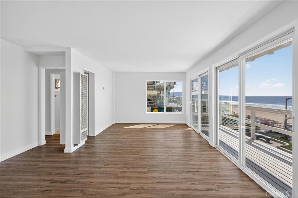 4416 The Strand B
