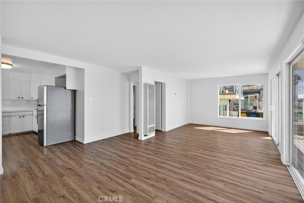 4416 The Strand B