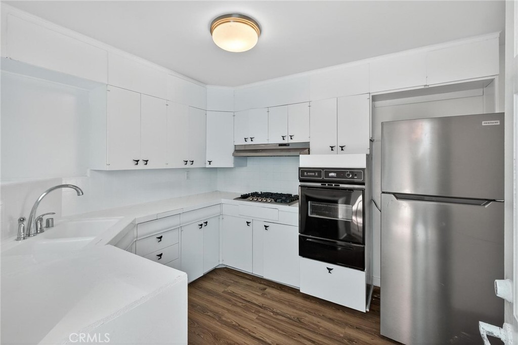 4416 The Strand B