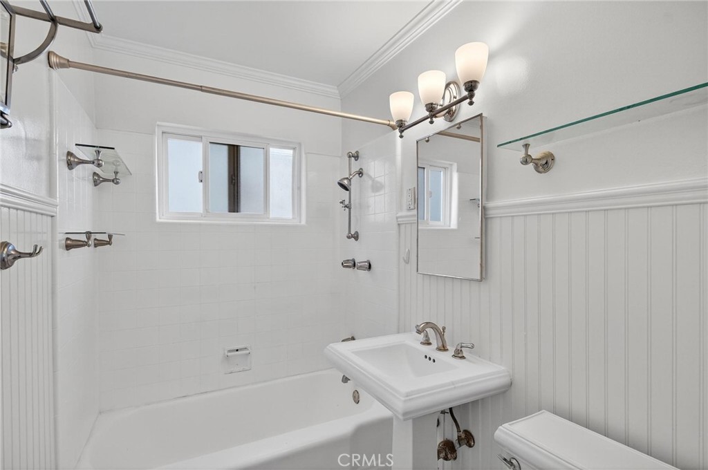 4416 The Strand B