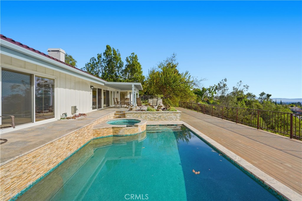 5527 Burning Tree Drive