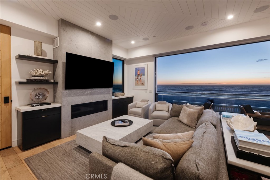 2200 The Strand A