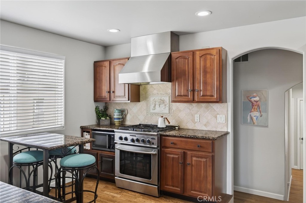 28 10th Ct (9th St walkstreet)