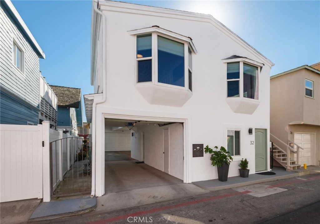 28 10th Ct (9th St walkstreet)