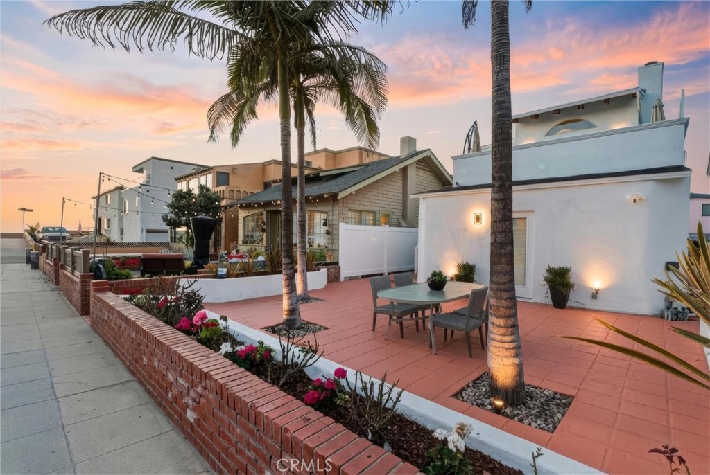 28 10th Ct (9th St walkstreet)