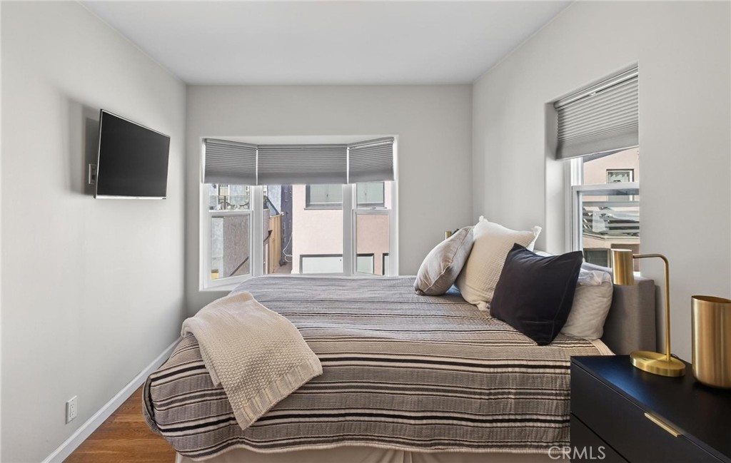 28 10th Ct (9th St walkstreet)