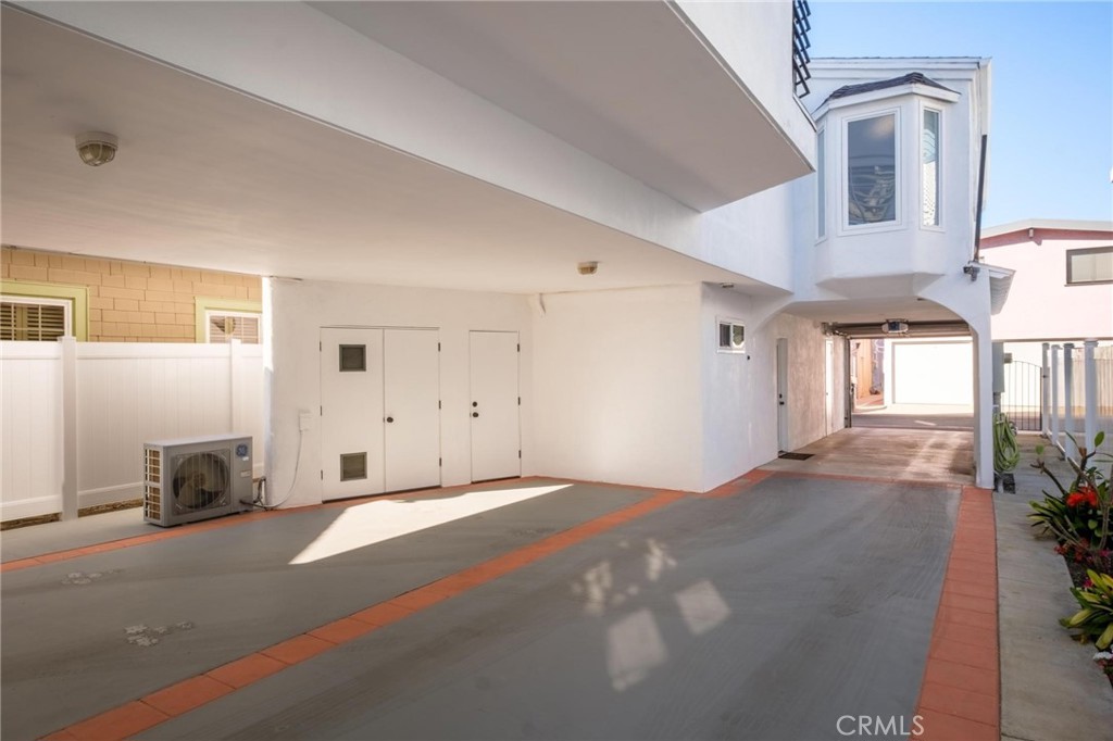 28 10th Ct (9th St walkstreet)