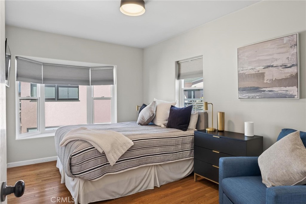 28 10th Ct (9th St walkstreet)