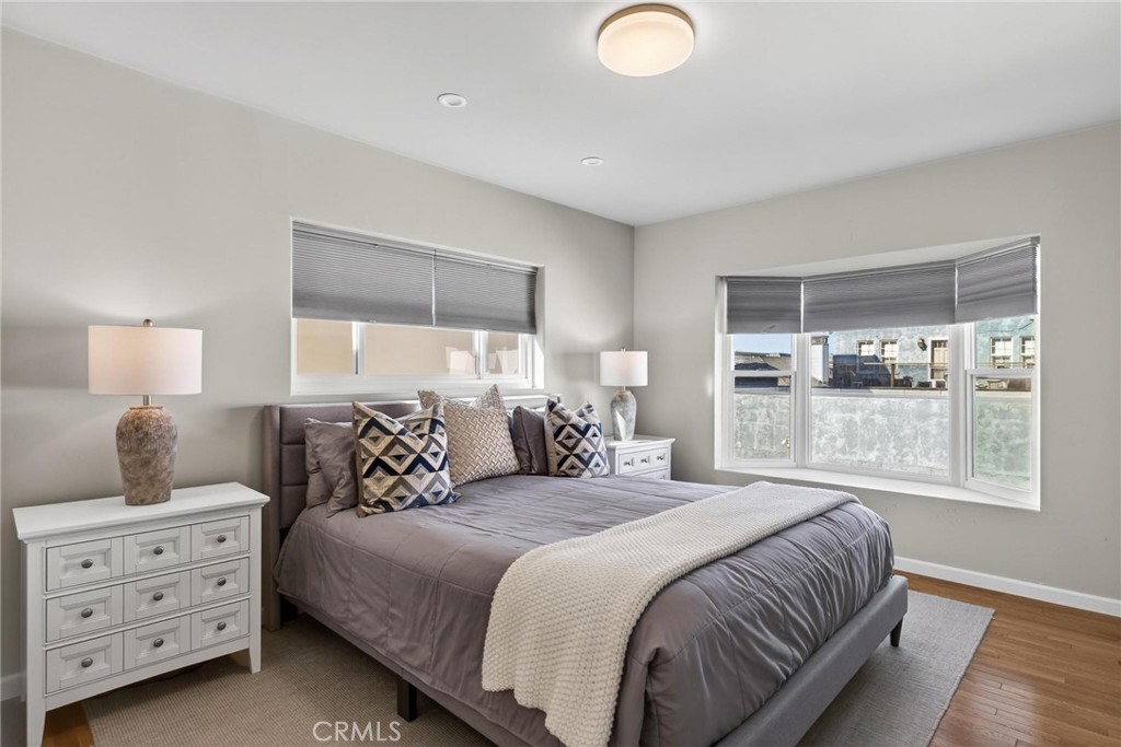 28 10th Ct (9th St walkstreet)