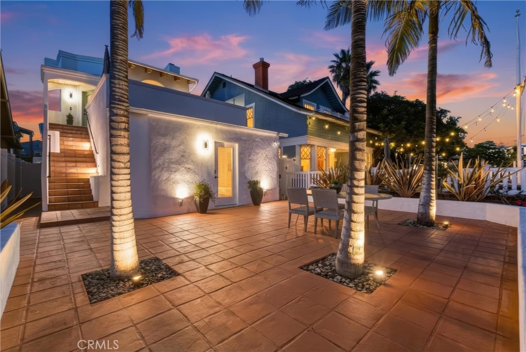 28 10th Ct (9th St walkstreet)