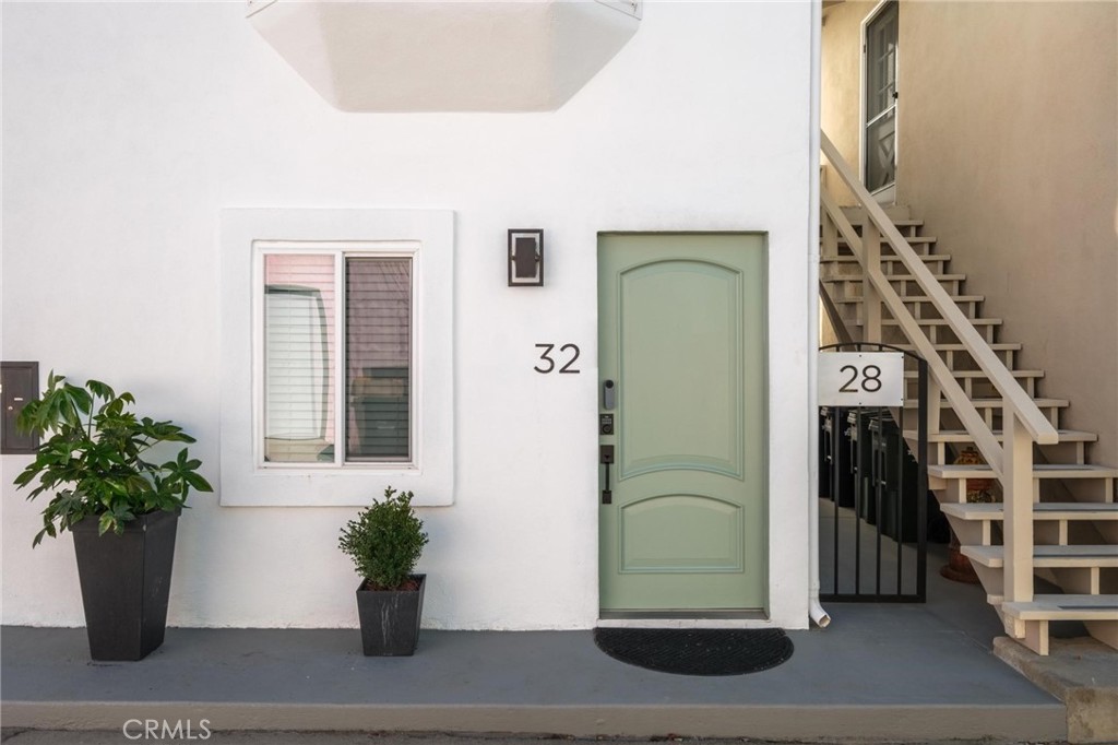 28 10th Ct (9th St walkstreet)