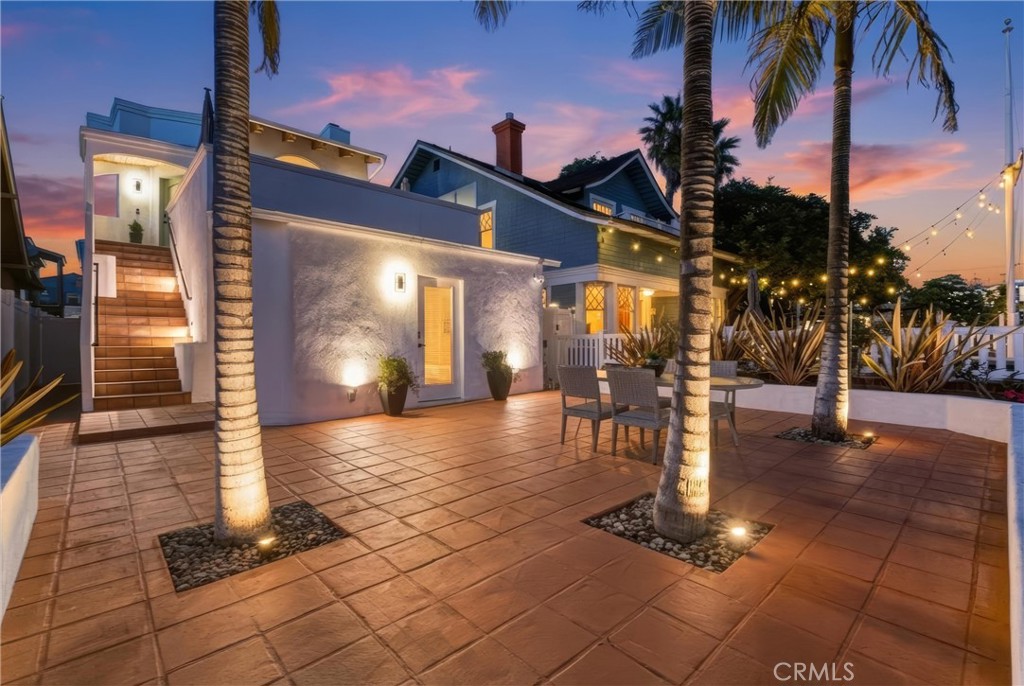 28 10th Ct (9th St walkstreet)