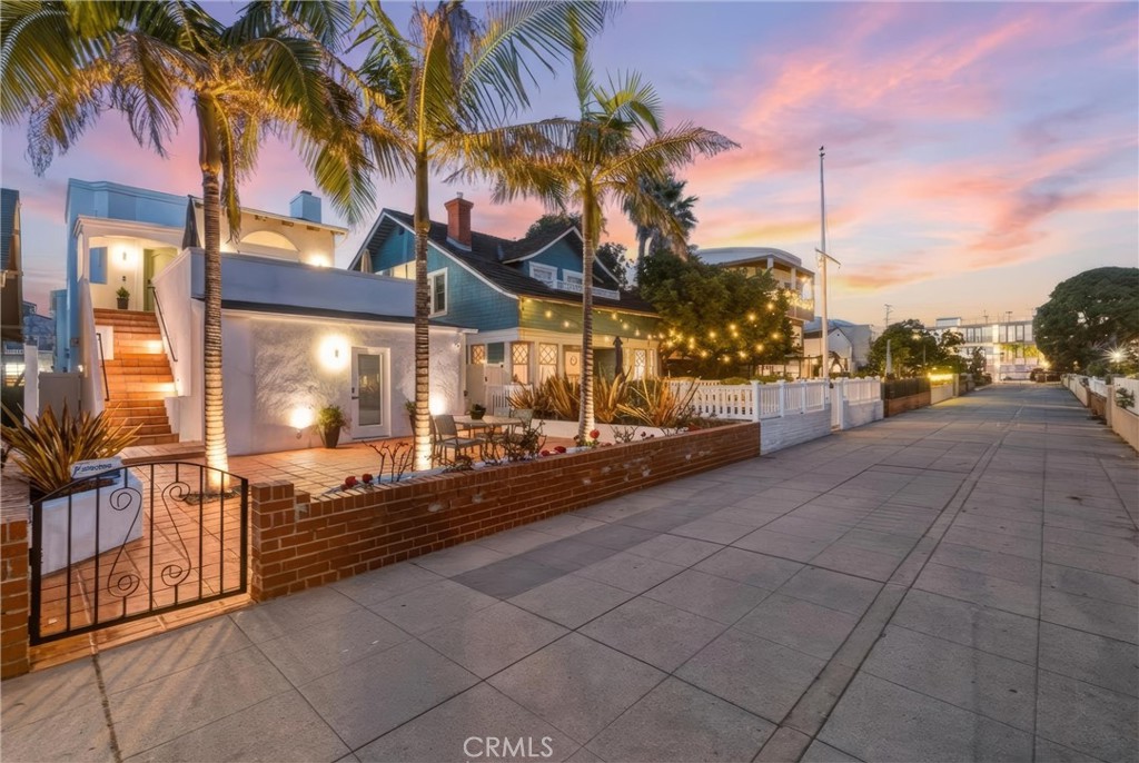 28 10th Ct (9th St walkstreet)