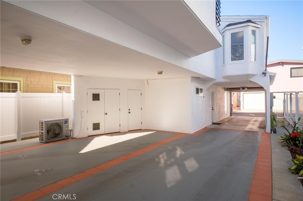 28 10th Ct (9th St walkstreet)