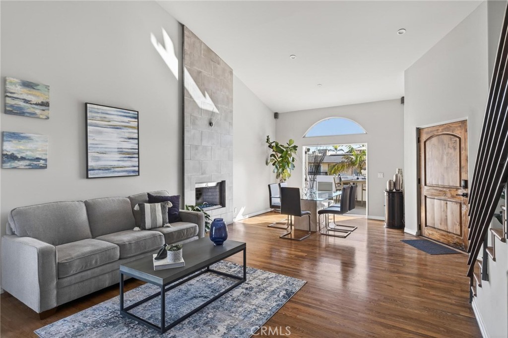 28 10th Ct (9th St walkstreet)