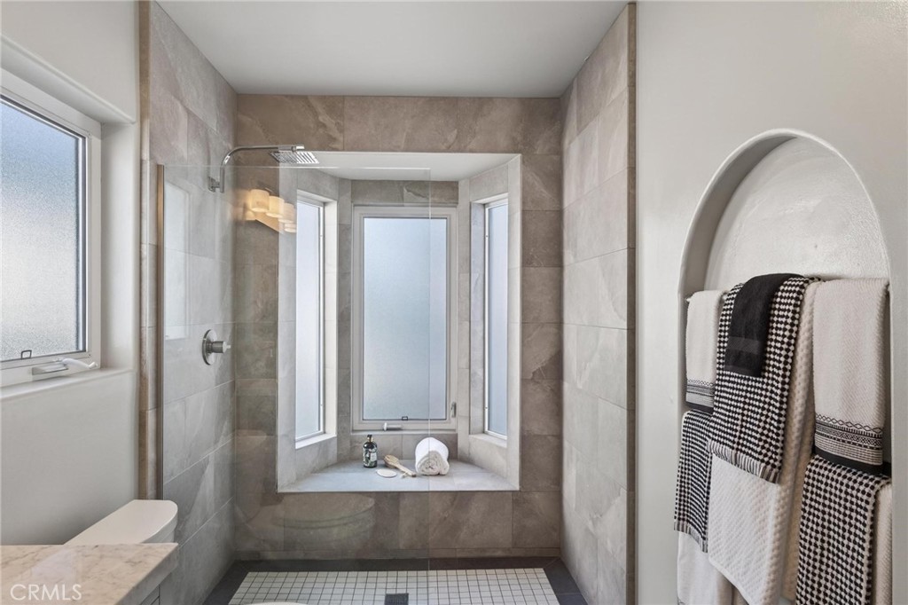 28 10th Ct (9th St walkstreet)