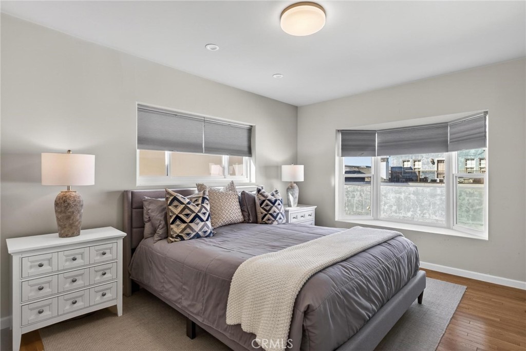 28 10th Ct (9th St walkstreet)