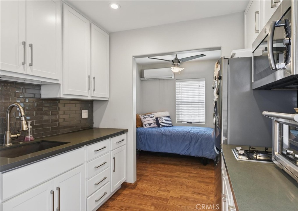 28 10th Ct (9th St walkstreet)