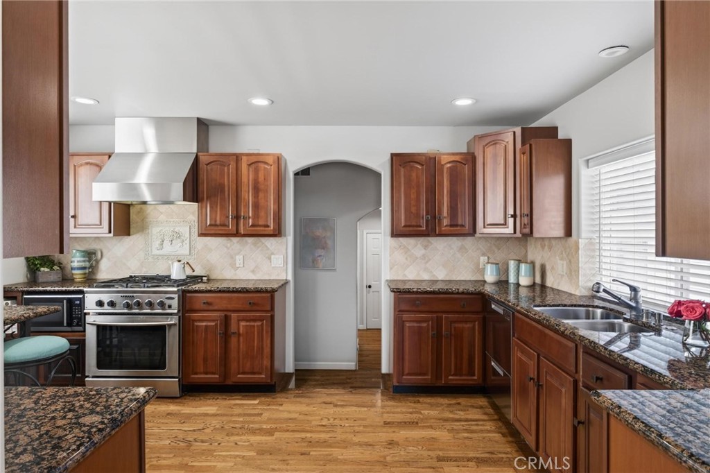 28 10th Ct (9th St walkstreet)