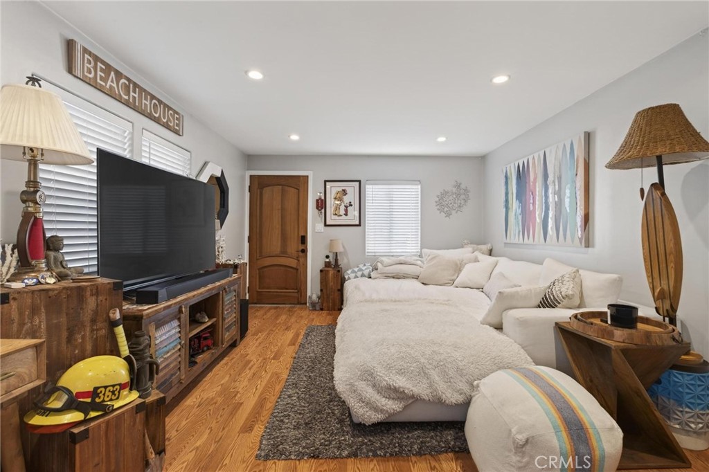 28 10th Ct (9th St walkstreet)