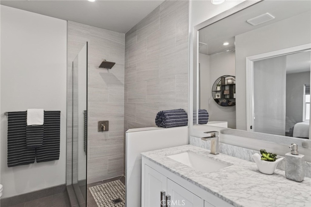 28 10th Ct (9th St walkstreet)