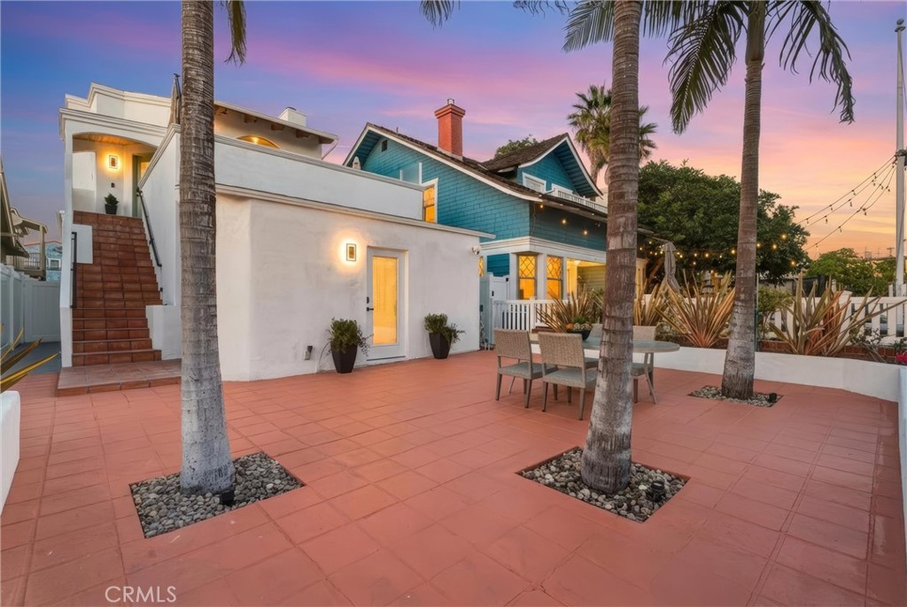 28 10th Ct (9th St walkstreet)