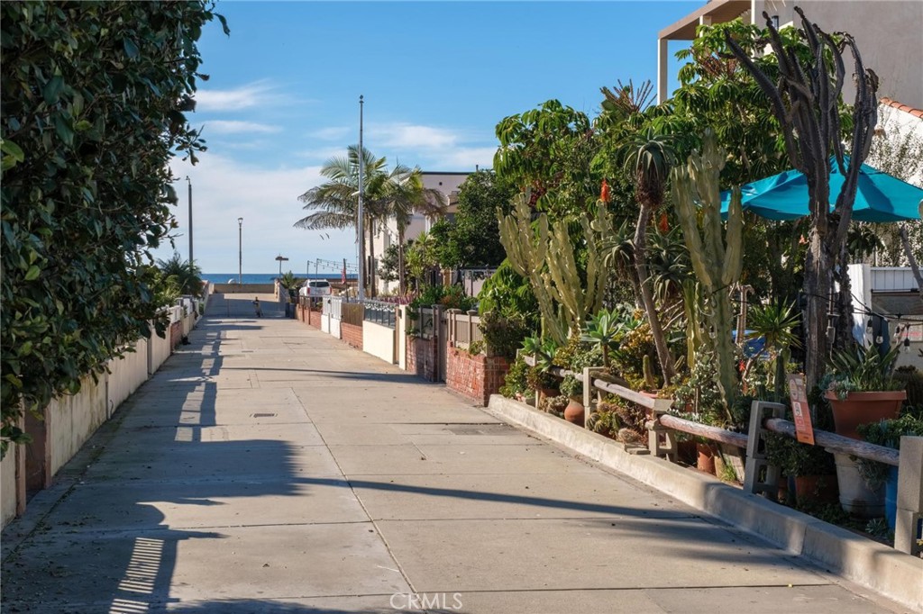 28 10th Ct (9th St walkstreet)