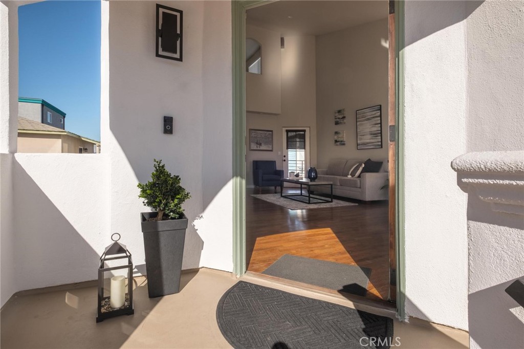 28 10th Ct (9th St walkstreet)