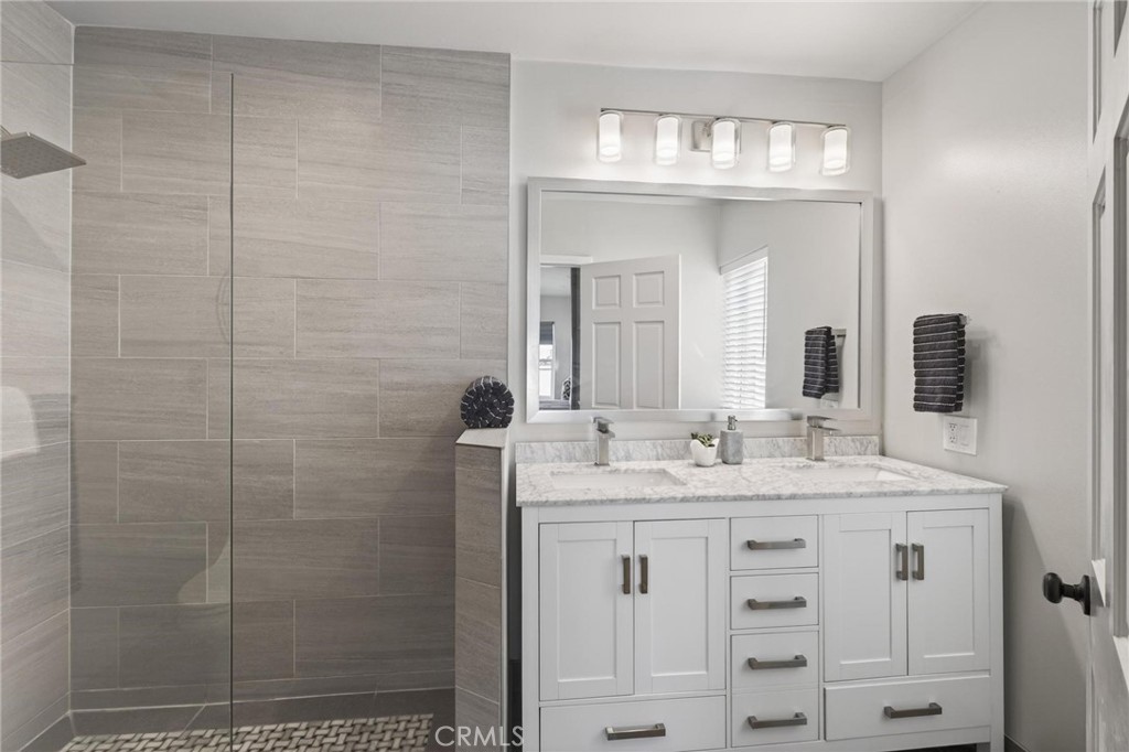 28 10th Ct (9th St walkstreet)