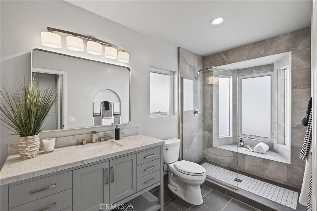 28 10th Ct (9th St walkstreet)