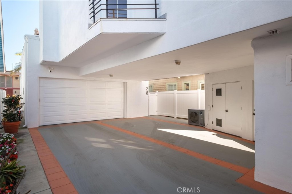 28 10th Ct (9th St walkstreet)