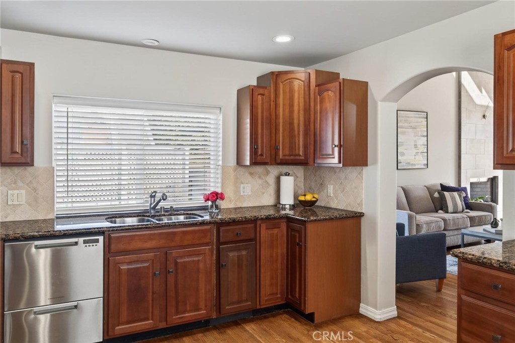 28 10th Ct (9th St walkstreet)