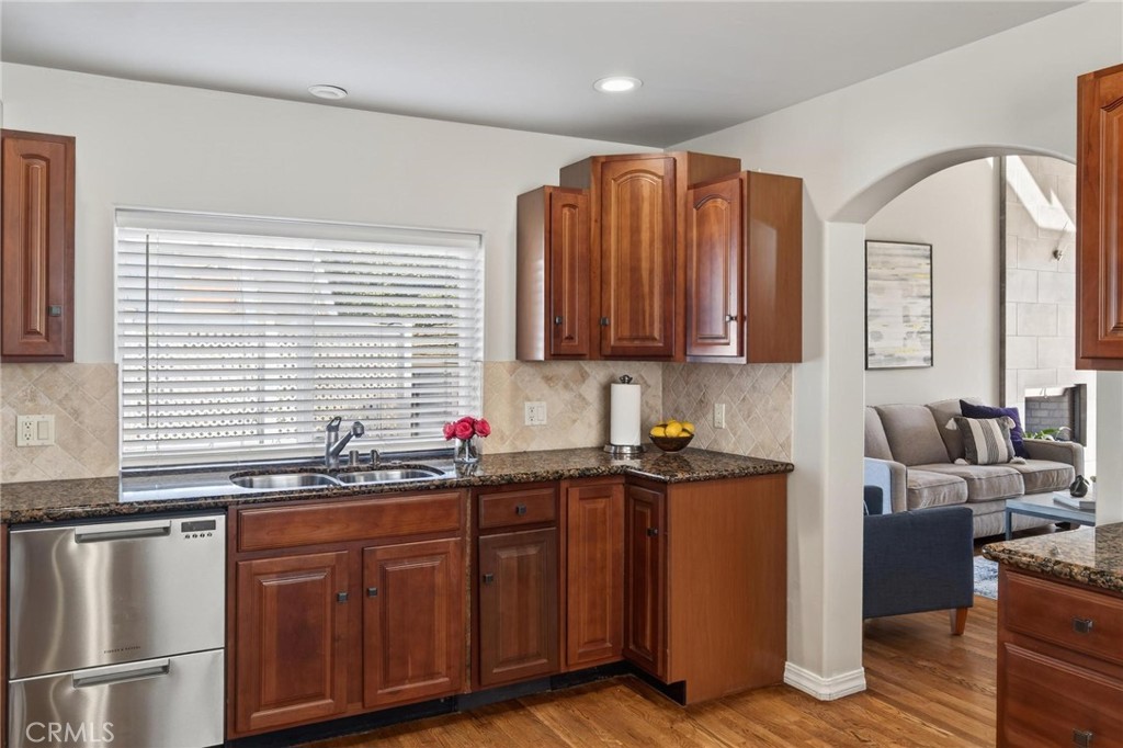 28 10th Ct (9th St walkstreet)