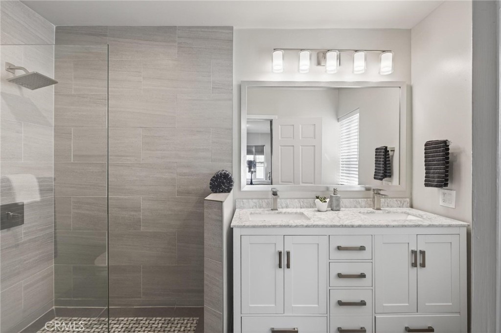 28 10th Ct (9th St walkstreet)