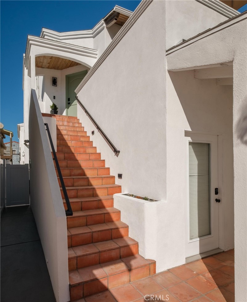 28 10th Ct (9th St walkstreet)