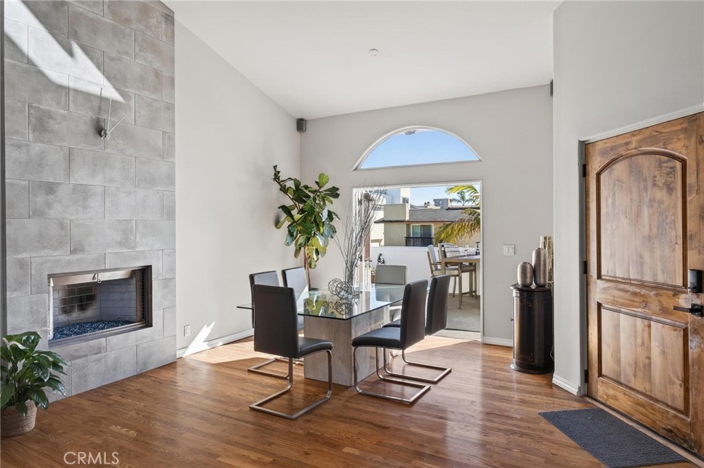 28 10th Ct (9th St walkstreet)