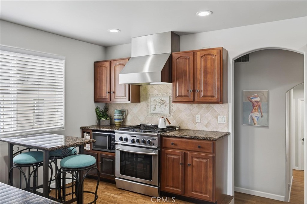 28 10th (9th St walkstreet)