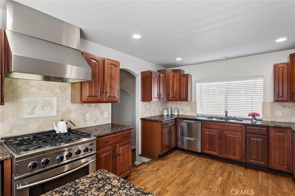 28 10th (9th St walkstreet)